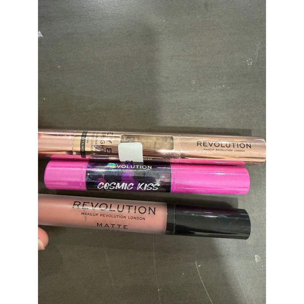 Makeup Revolution London 11pc Bundle Foundation Concealer Highlighter Lip Brow